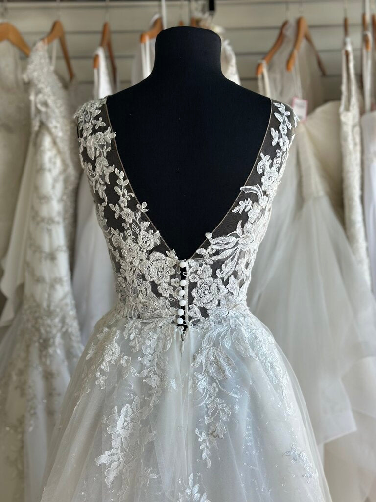 Ivory Lace Bodice/Sequin Detail Wedding Gown 8