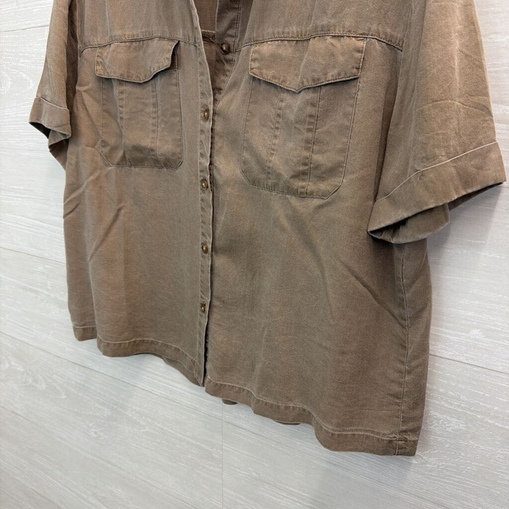Jane and Delancey Brown Short Sleeve Button Down Top Medium