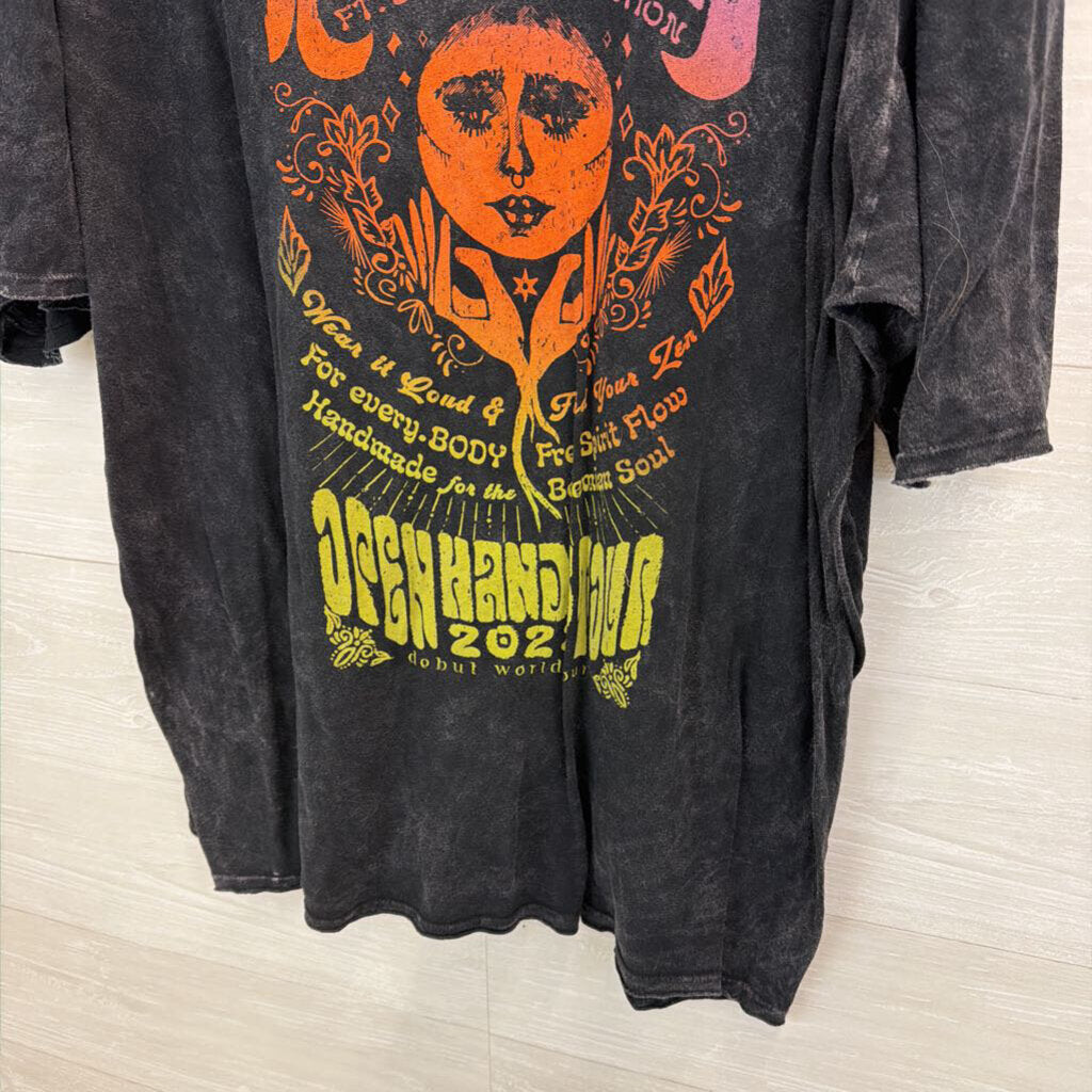 Open Hands by Kantha Bae Grey/ Multi Dream Collection Graphic Top Free Size