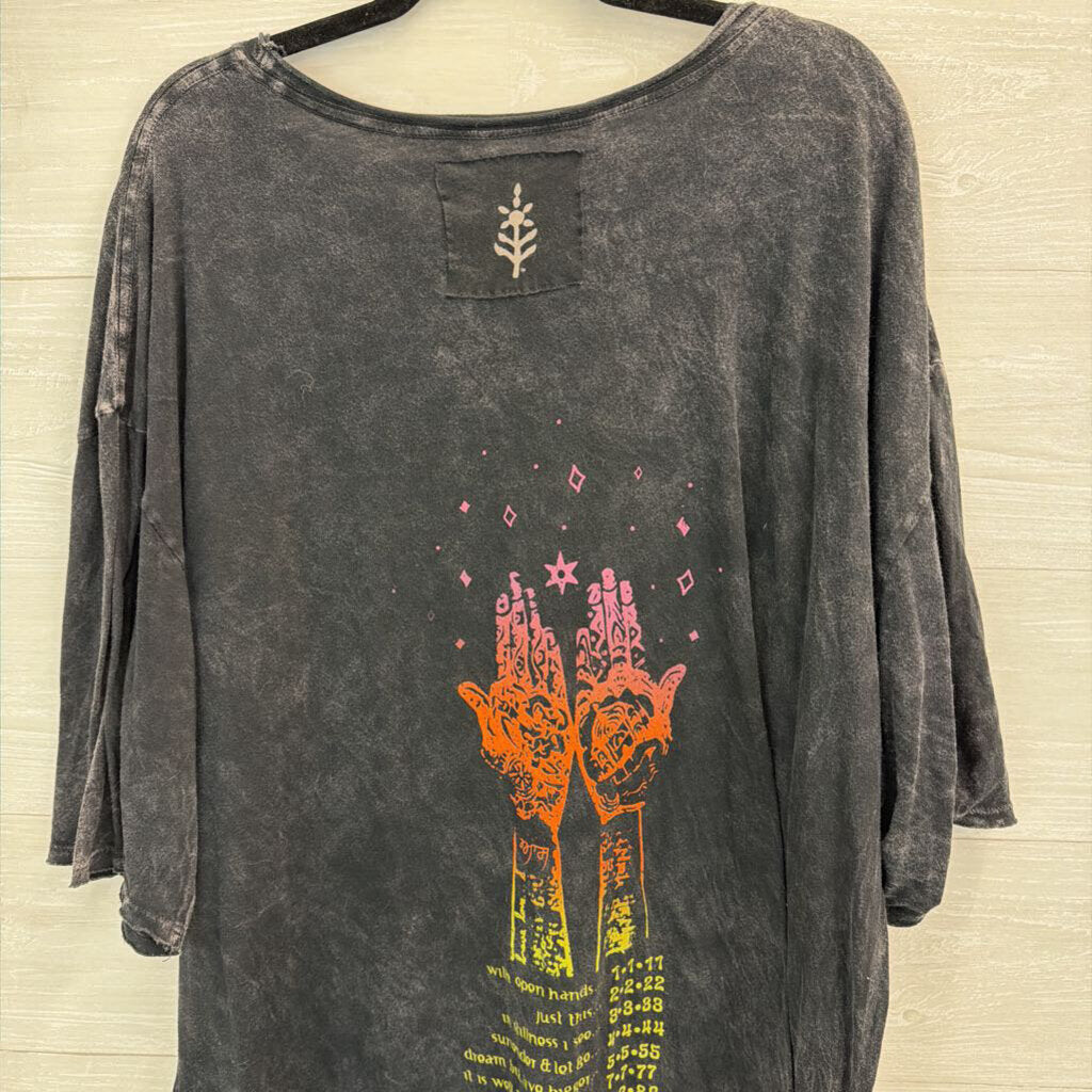 Open Hands by Kantha Bae Grey/ Multi Dream Collection Graphic Top Free Size