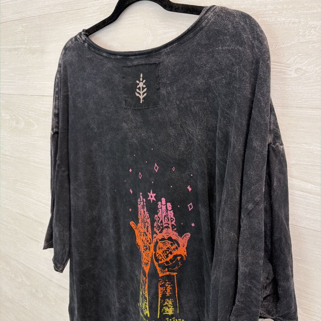 Open Hands by Kantha Bae Grey/ Multi Dream Collection Graphic Top Free Size