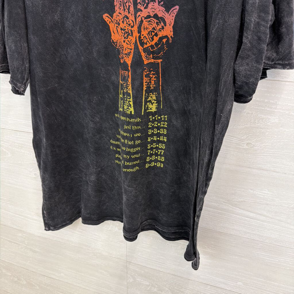 Open Hands by Kantha Bae Grey/ Multi Dream Collection Graphic Top Free Size