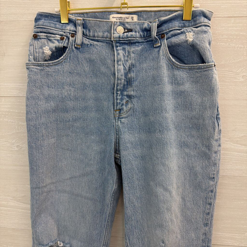 Abercrombie and Fitch Light Wash The 90s Straight Ultra High Rise Jeans 29