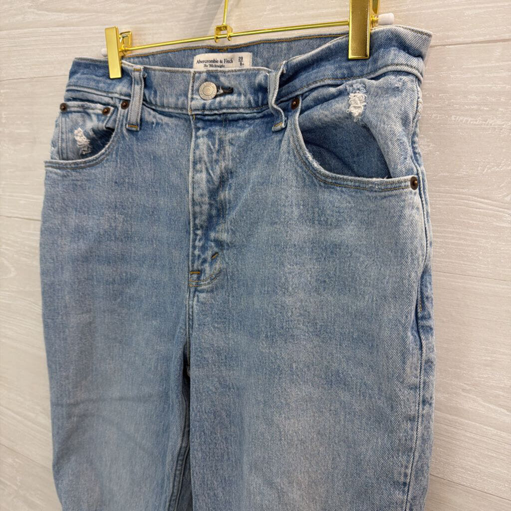 Abercrombie and Fitch Light Wash The 90s Straight Ultra High Rise Jeans 29