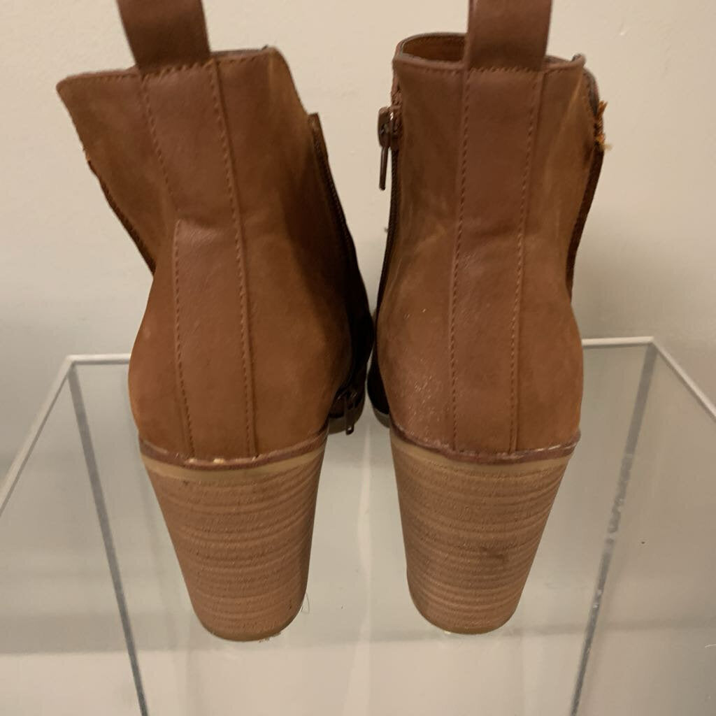 MIA Brown Patton Ankle Boots 8