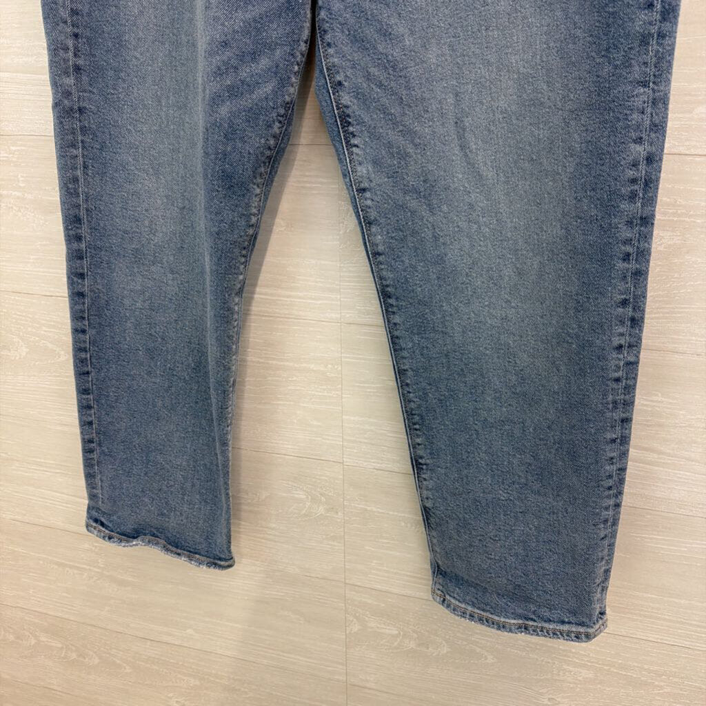 American Eagle Light Wash Super High Rise Ankle Straight Jeans 12