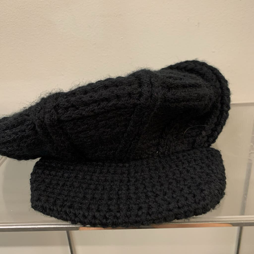 Black Knitted Slouchy Hat With Brim