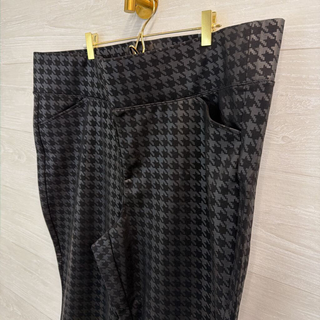 Torrid Black Houndstooth Pocket Pixie 3R