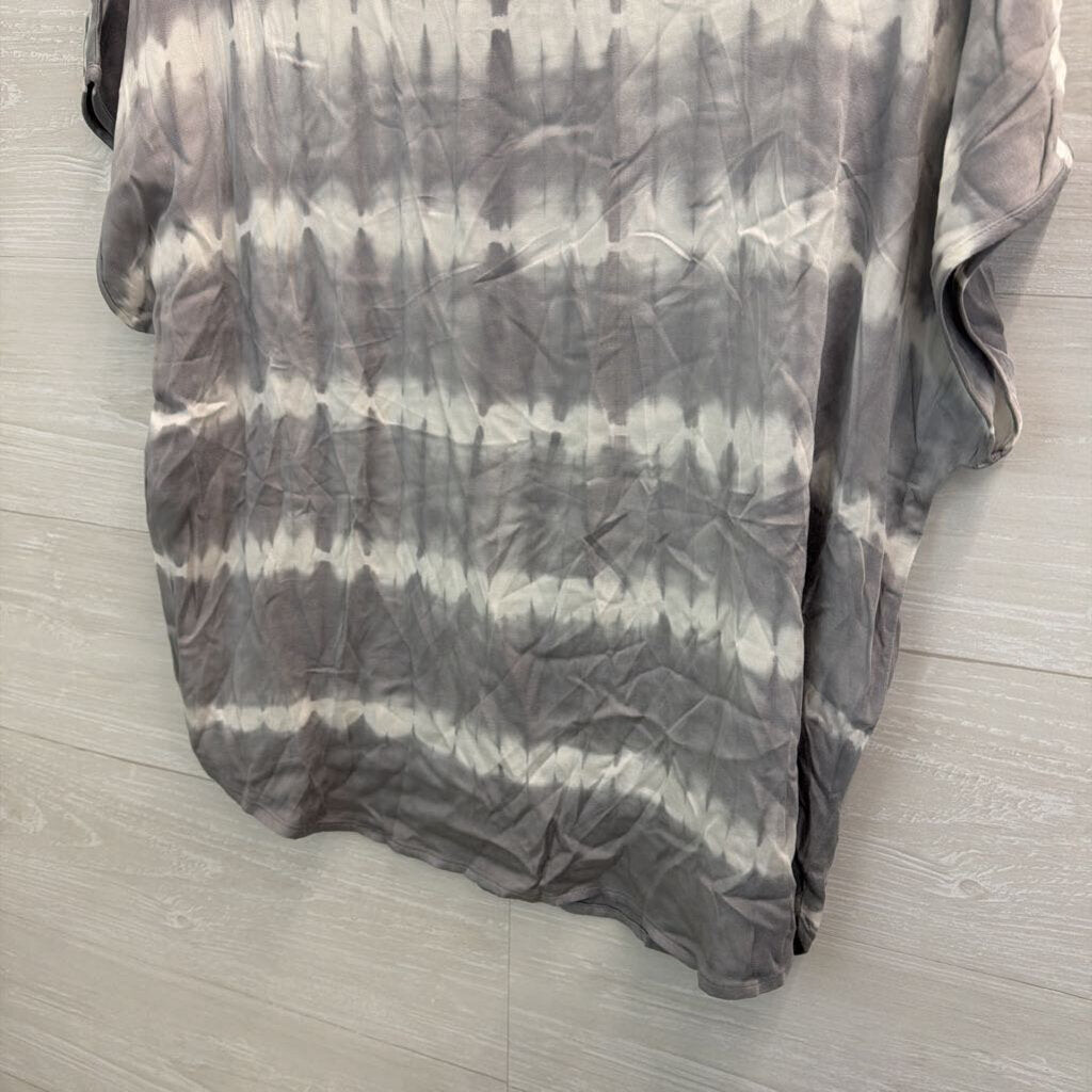 Charlie B Grey/ White Tie Dye Short Sleeve Top Large