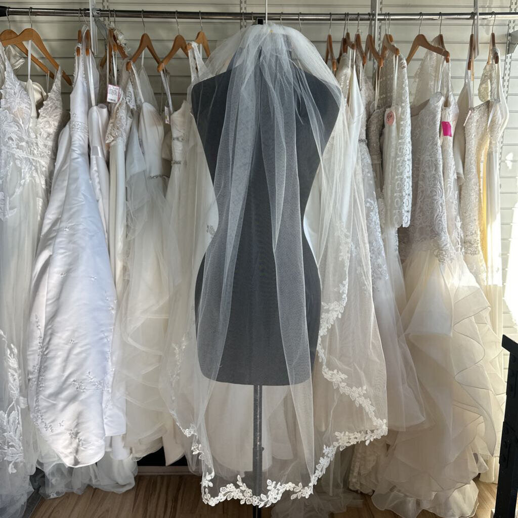Lace Edge Fingertip Length Veil