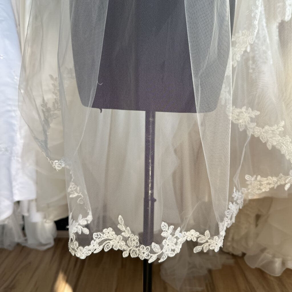 Lace Edge Fingertip Length Veil