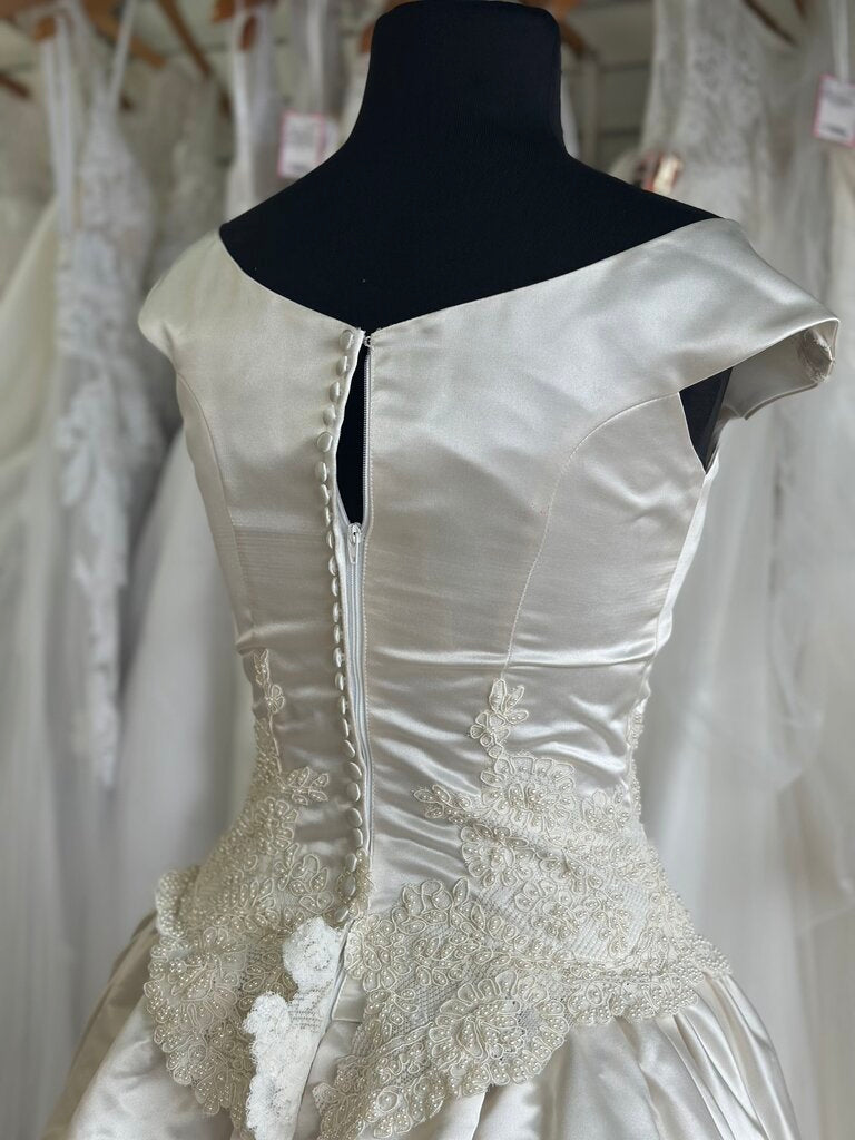 Vintage Mon Cheri Satin and Lace Applique Wedding Dress 8