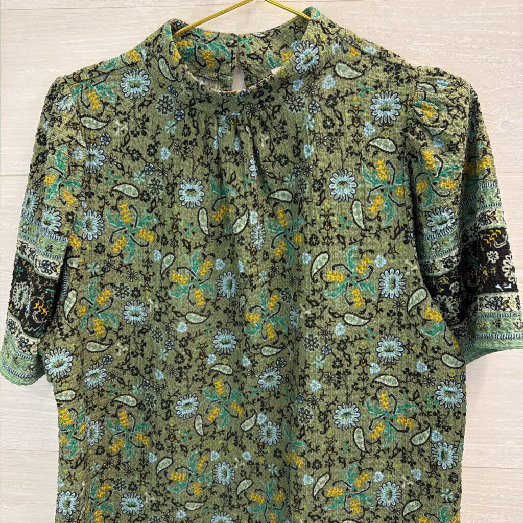 Green Printed Mock Neck Shortsleeve Top Large