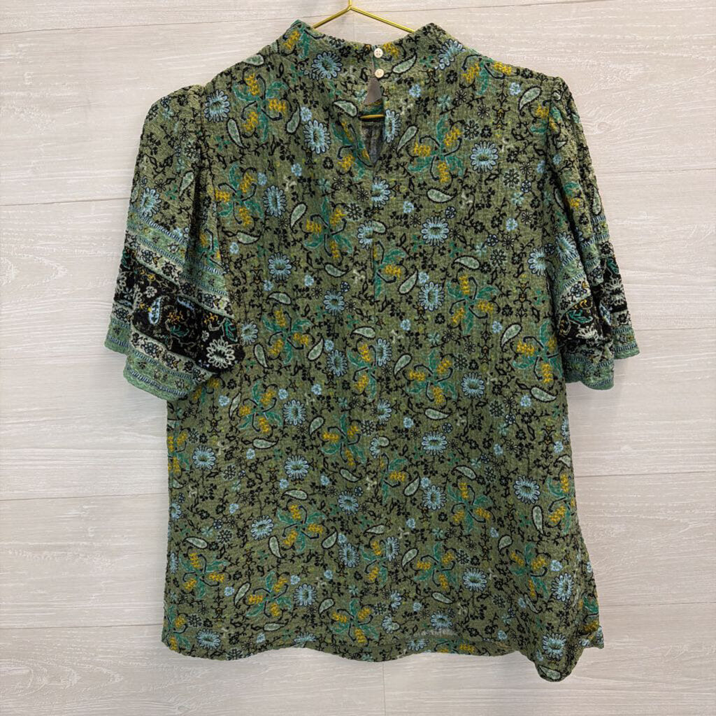 Green Printed Mock Neck Shortsleeve Top Large