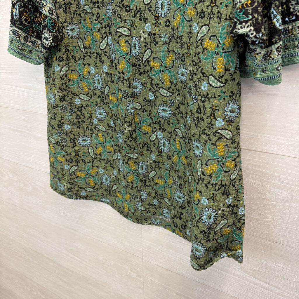 Green Printed Mock Neck Shortsleeve Top Large