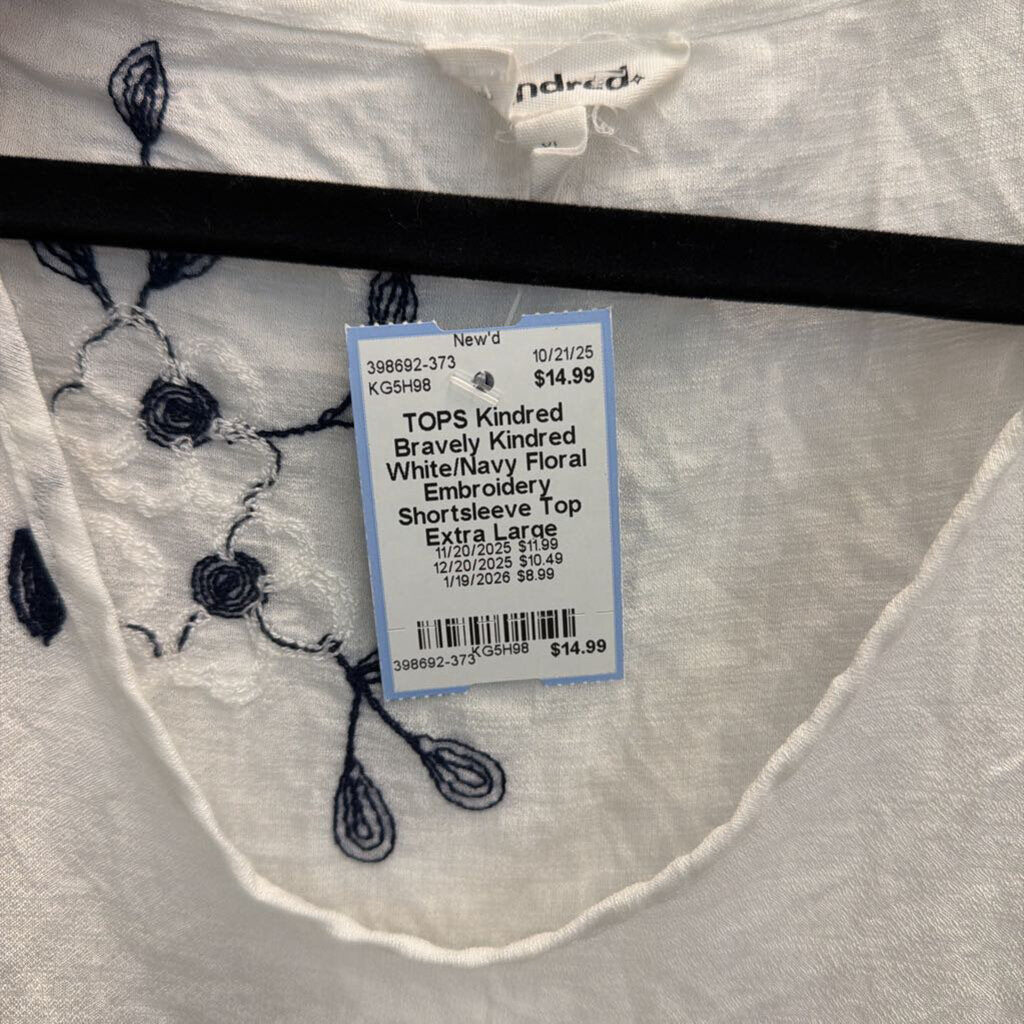 Kindred White/Navy Floral Embroidery Shortsleeve Top Extra Large