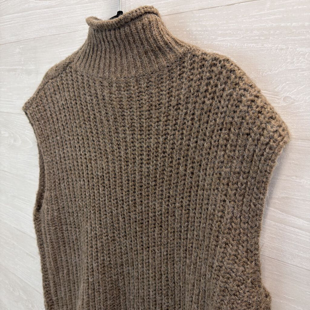 In Loom Green Cable Knit Sleeveless Sweater Medium/ Large