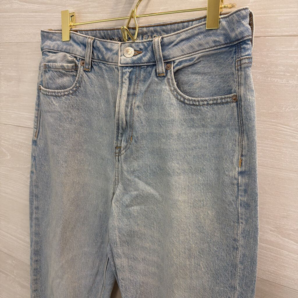 American Eagle Light Wash Mom Jeans 6 Long