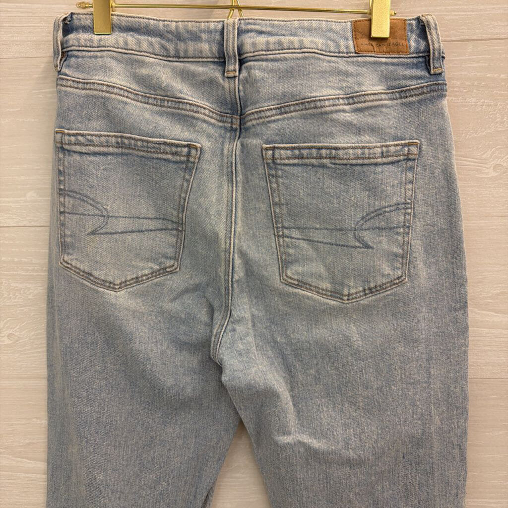 American Eagle Light Wash Mom Jeans 6 Long