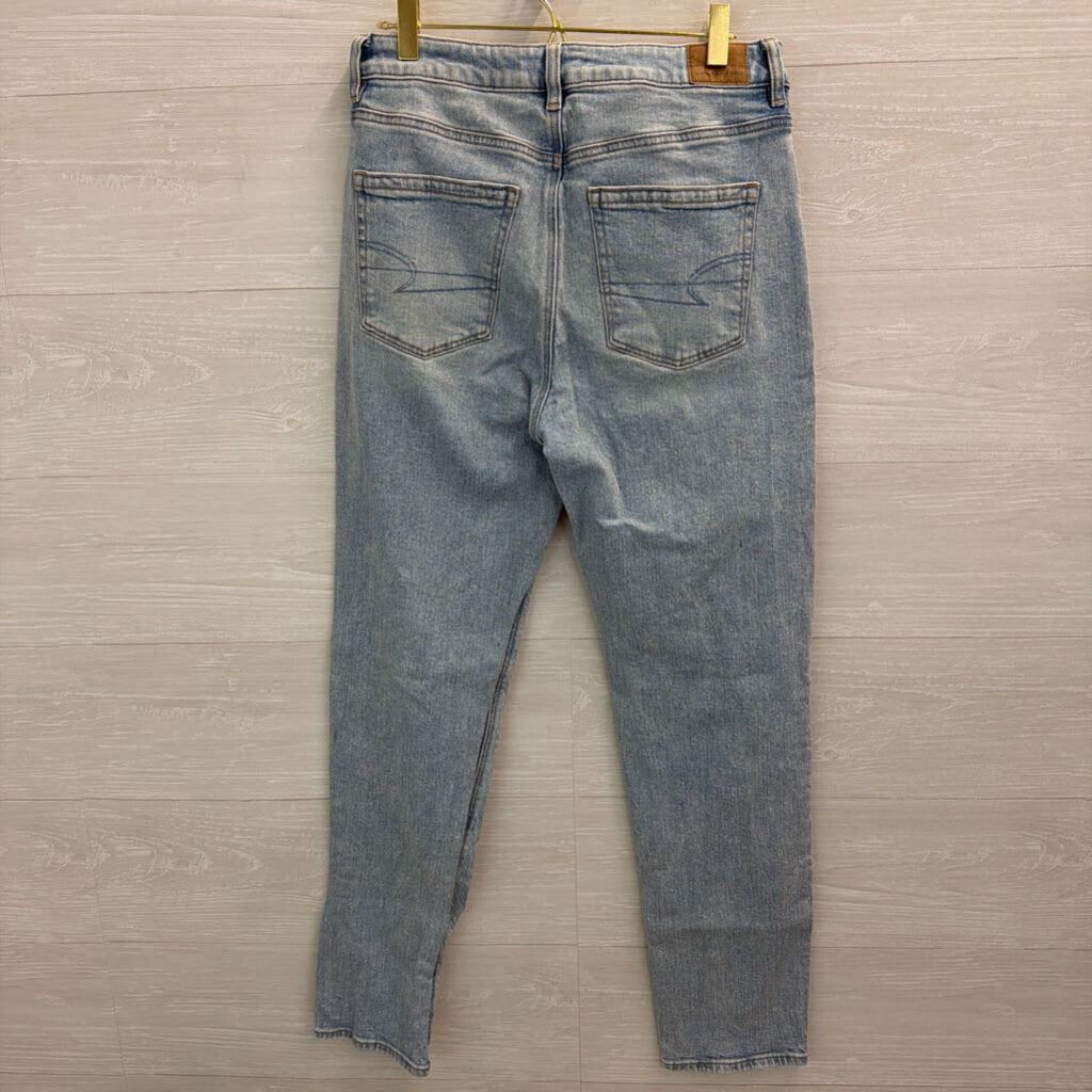 American Eagle Light Wash Mom Jeans 6 Long