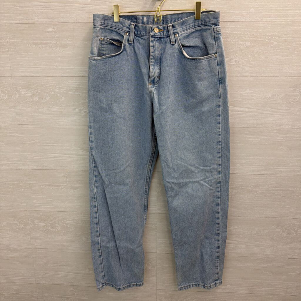 Wrangler Light Wash Relaxed Fit Jeans 33