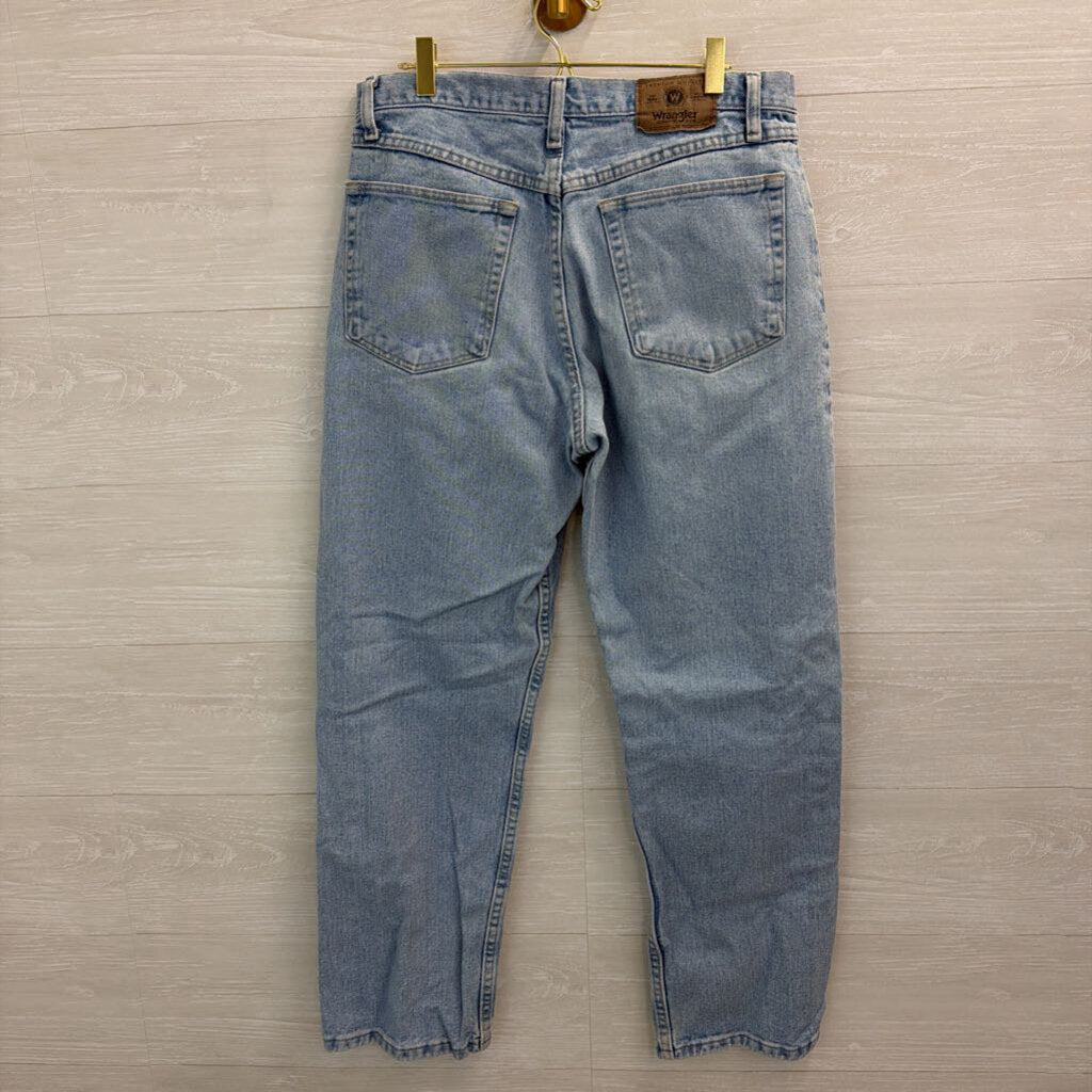 Wrangler Light Wash Relaxed Fit Jeans 33