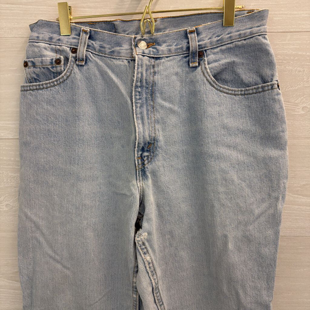 Levi Light Wash Mom Jeans 6