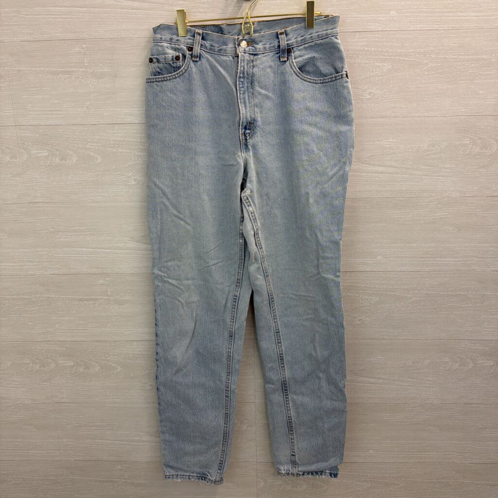 Levi Light Wash Mom Jeans 6