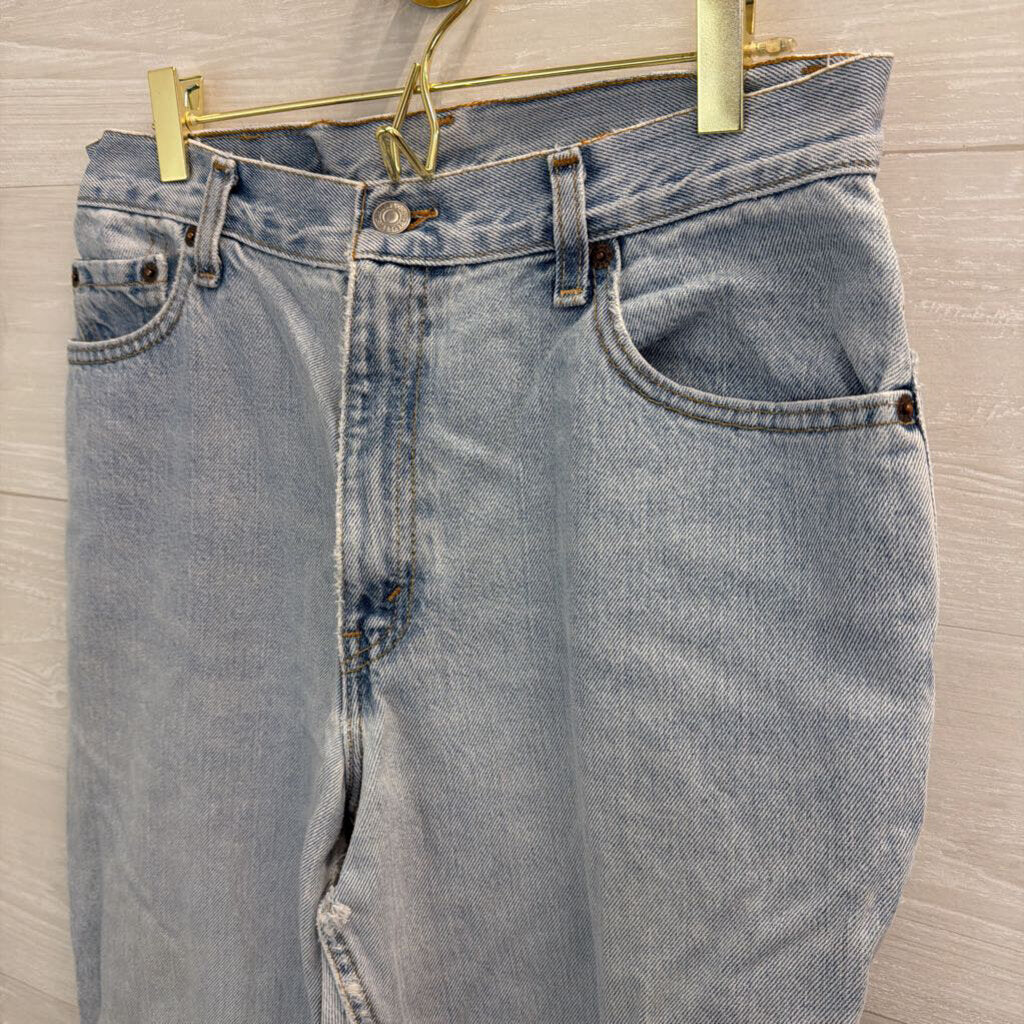 Levi Light Wash Mom Jeans 6