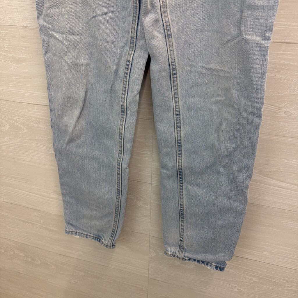 Levi Light Wash Mom Jeans 6