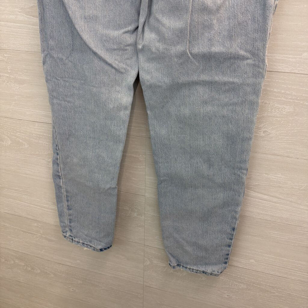 Levi Light Wash Mom Jeans 6