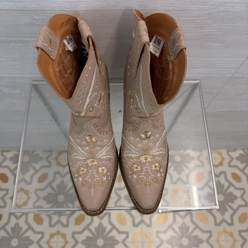Dingo Brown Embroidered Primrose Ankle Western Boots 6