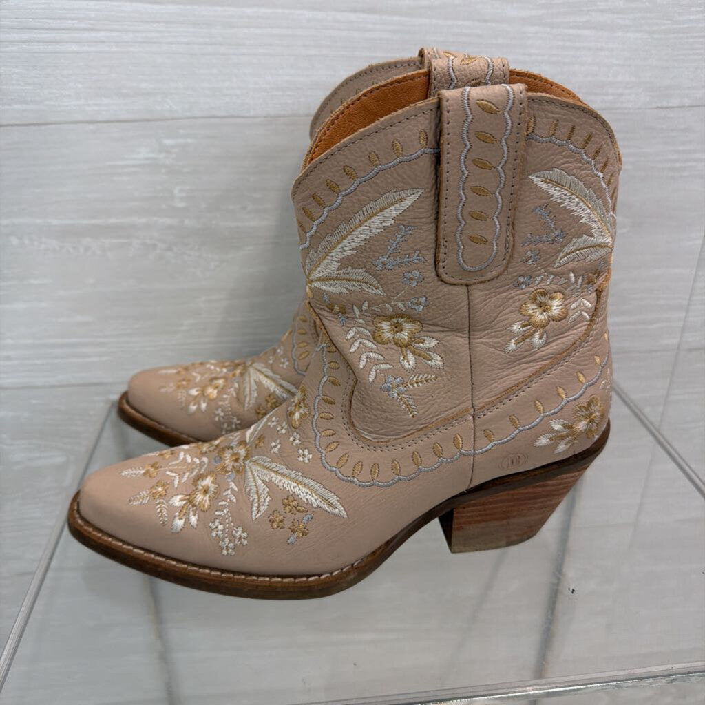 Dingo Brown Embroidered Primrose Ankle Western Boots 6