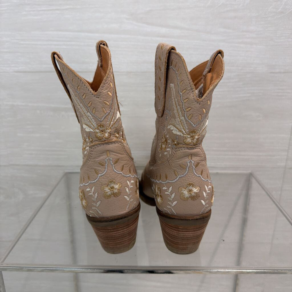 Dingo Brown Embroidered Primrose Ankle Western Boots 6
