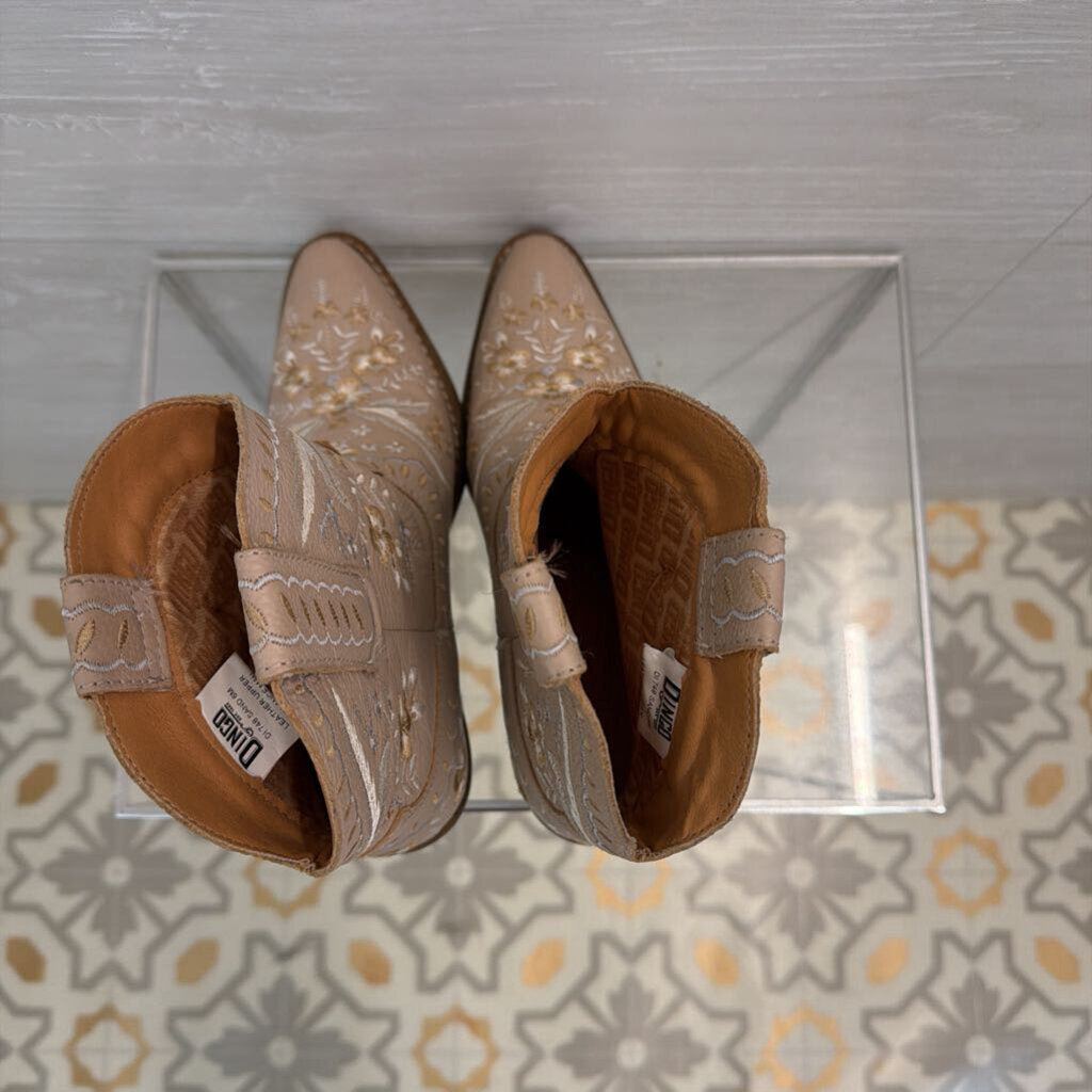 Dingo Brown Embroidered Primrose Ankle Western Boots 6