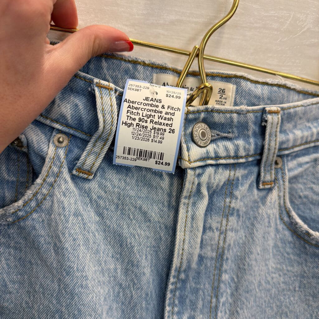 Abercrombie and Fitch Light Wash The 90s Relaxed High Rise Jeans 26 XS