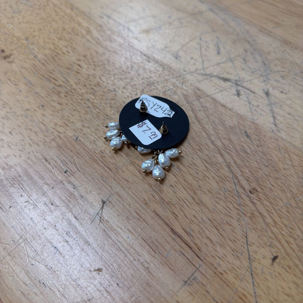 Gold/ Pearl Dainty Drop Earrings