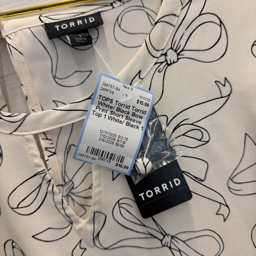 Torrid White/ Black Bow Print Short Sleeve Top 1