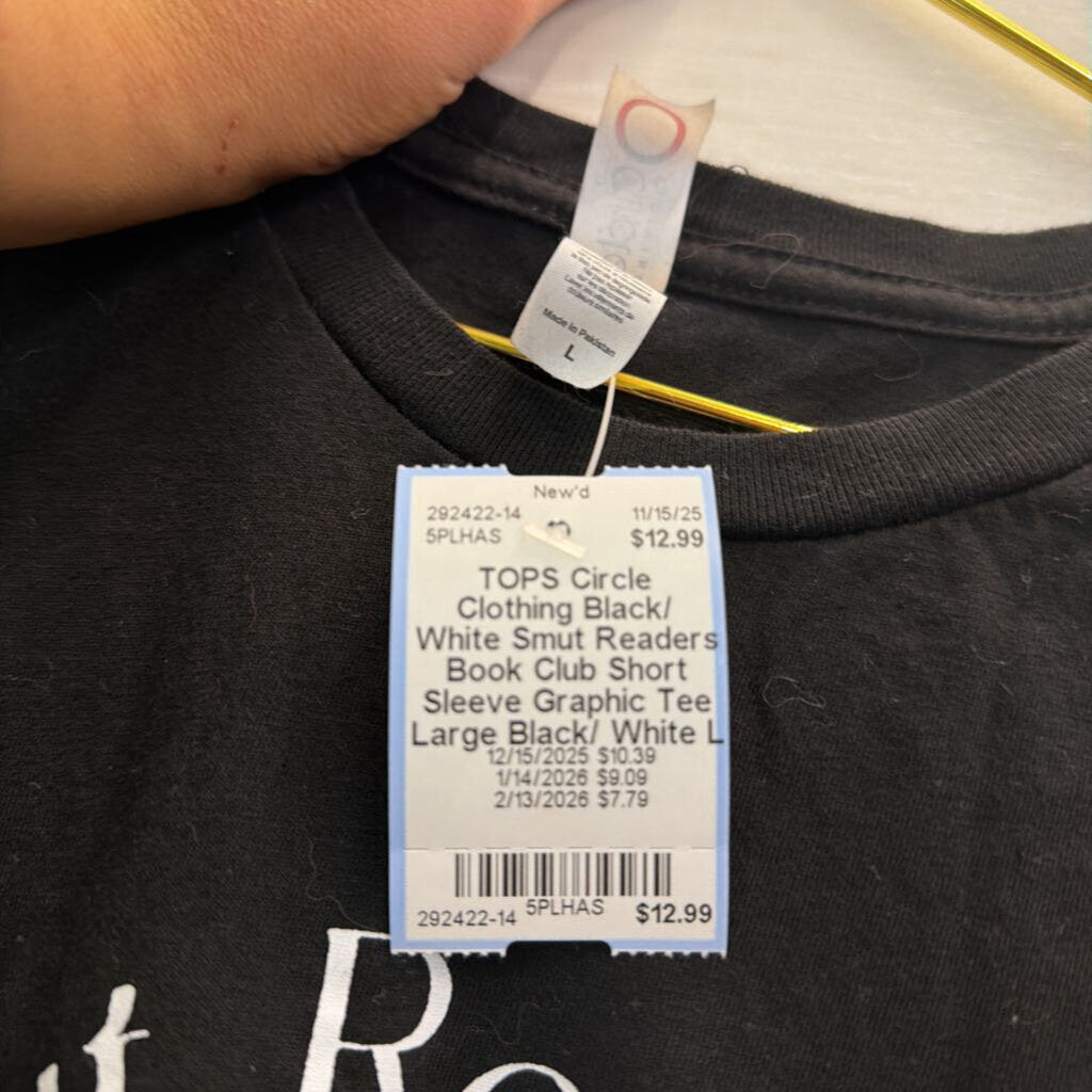 Black/ White Smut Readers Book Club Short Sleeve Graphic Tee Large