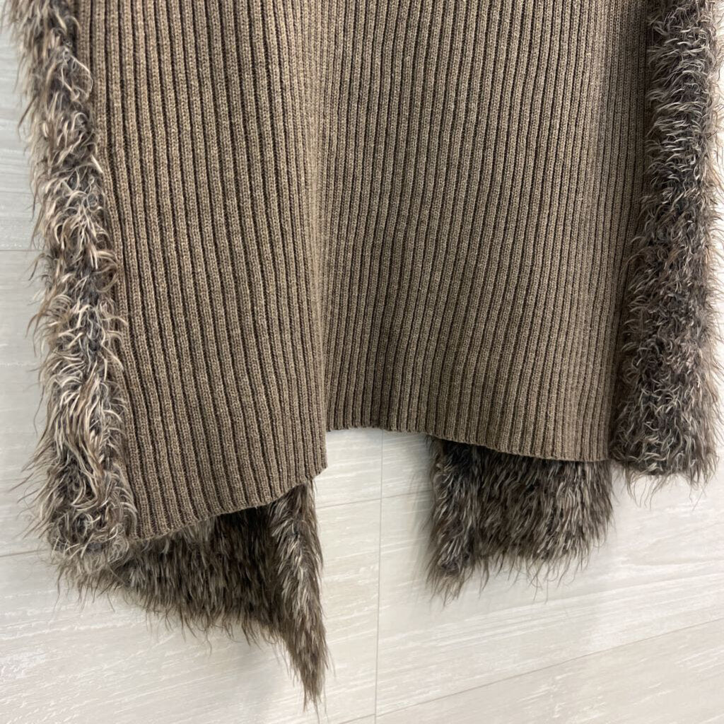 Cabi Soft Grey Faux Fur/ Knit Vest Small