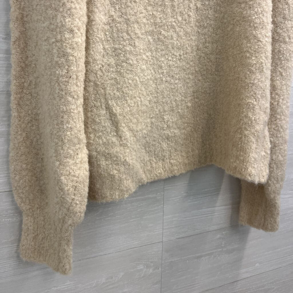 New In Soft Cream Knit Long Sleeve Sweater Small