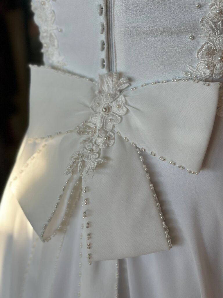 Vintage Eden Bridals Ivory Lace Detail Short Sleeve Bridal Gown 20