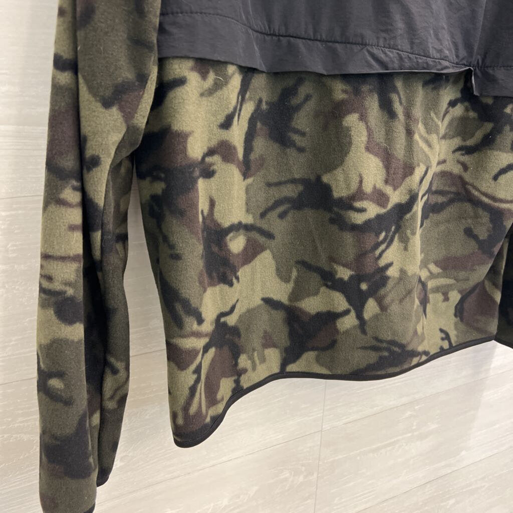 Soft Green/ Black Fleece Camo Print Zip Up Jacket Large