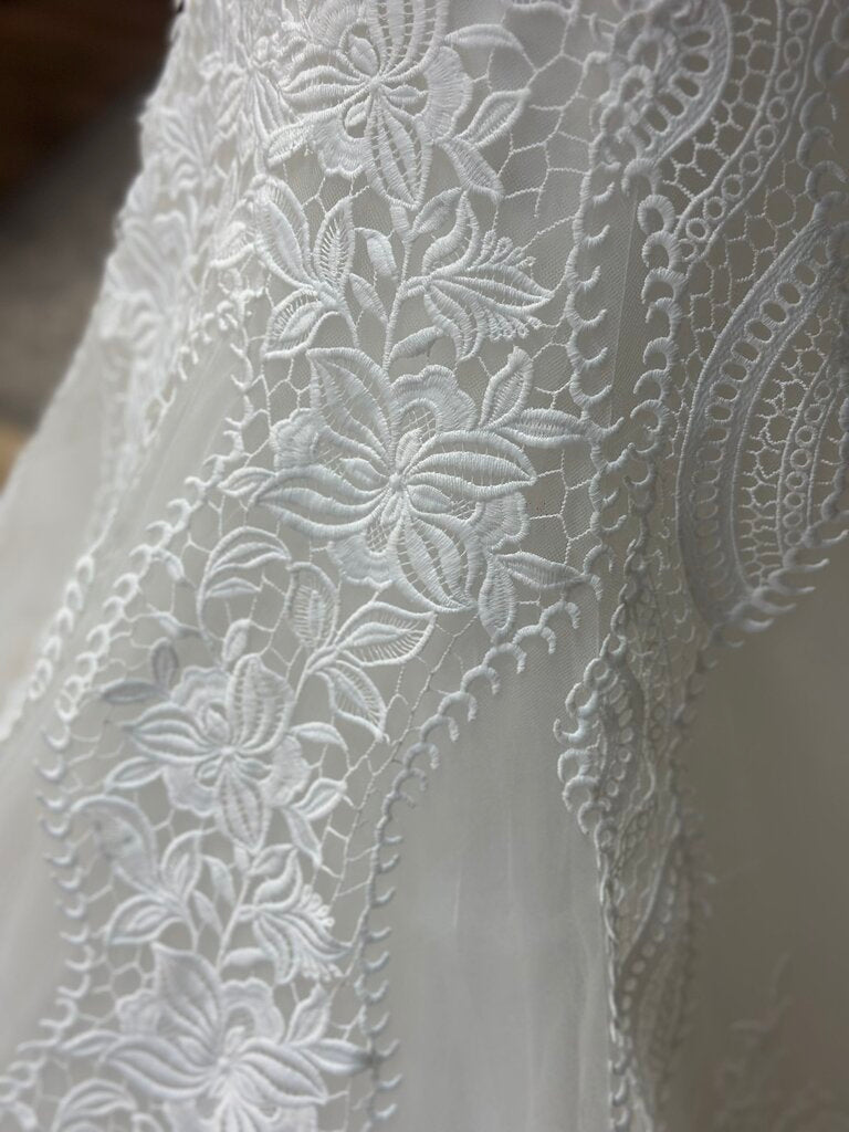 Jessica McClintock Lace Fitted Wedding Dress 12