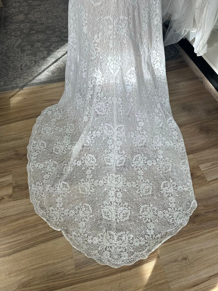 Moonlight Ivory/ Champagne Lace Bridal Gown 8