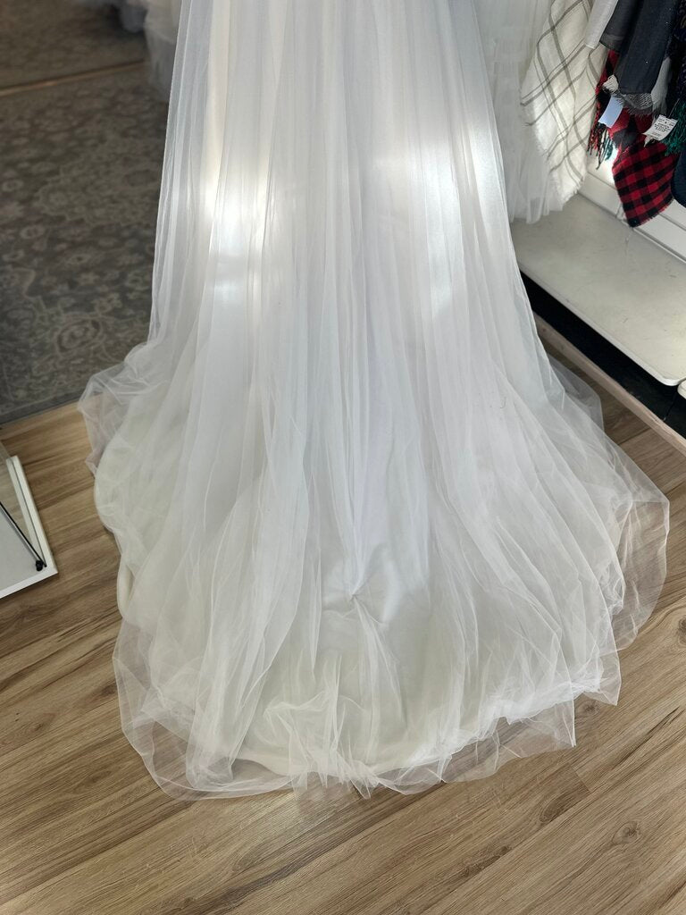 Jacquelin Ivory/ Champagne Lace High Neck A Line Bridal Gown 6