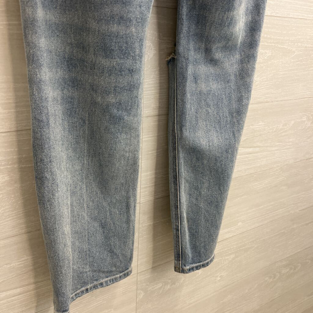 Unpublished Light Wash Distressed Jean 27