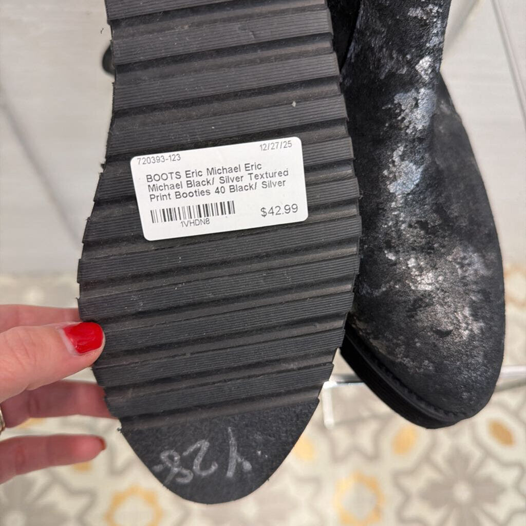 Eric Michael Black/ Silver Textured Print Booties 40