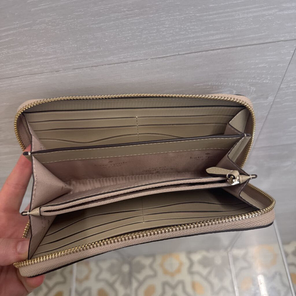 Kate Spade Beige/ Cream Pebbled Leather Leila Large Continental Wallet