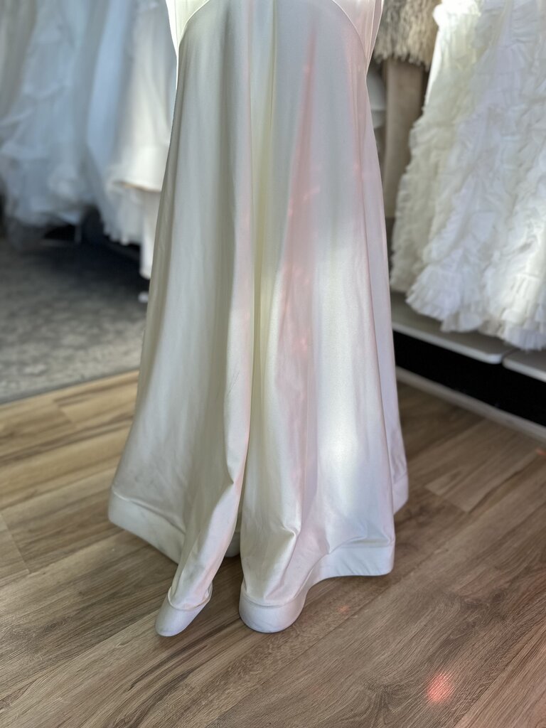 Morgan and Co Ivory Fitted V Neck Bridal Gown 9